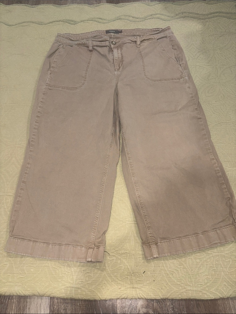 Torrid  Khaki Wide-Leg Capri Pants Sz 20